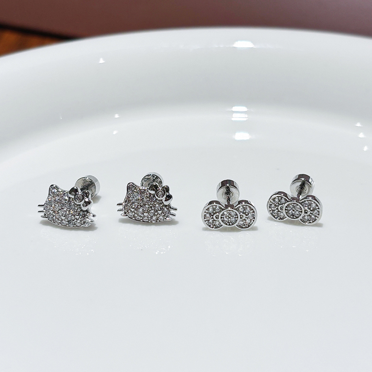 Stainless steel super flash fu - Diamond Stud Earrings 리뷰 및 가격