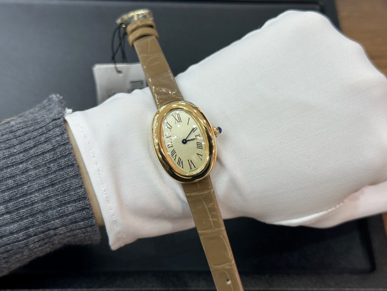 Watch Ladies Small Gold Watch  - Jewels In Quartz Watches 리뷰 및 가격