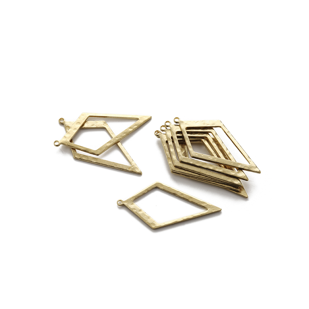 Raw Brass Hammered Rhombus Cha - Diamond Stud Earrings 리뷰 및 가격