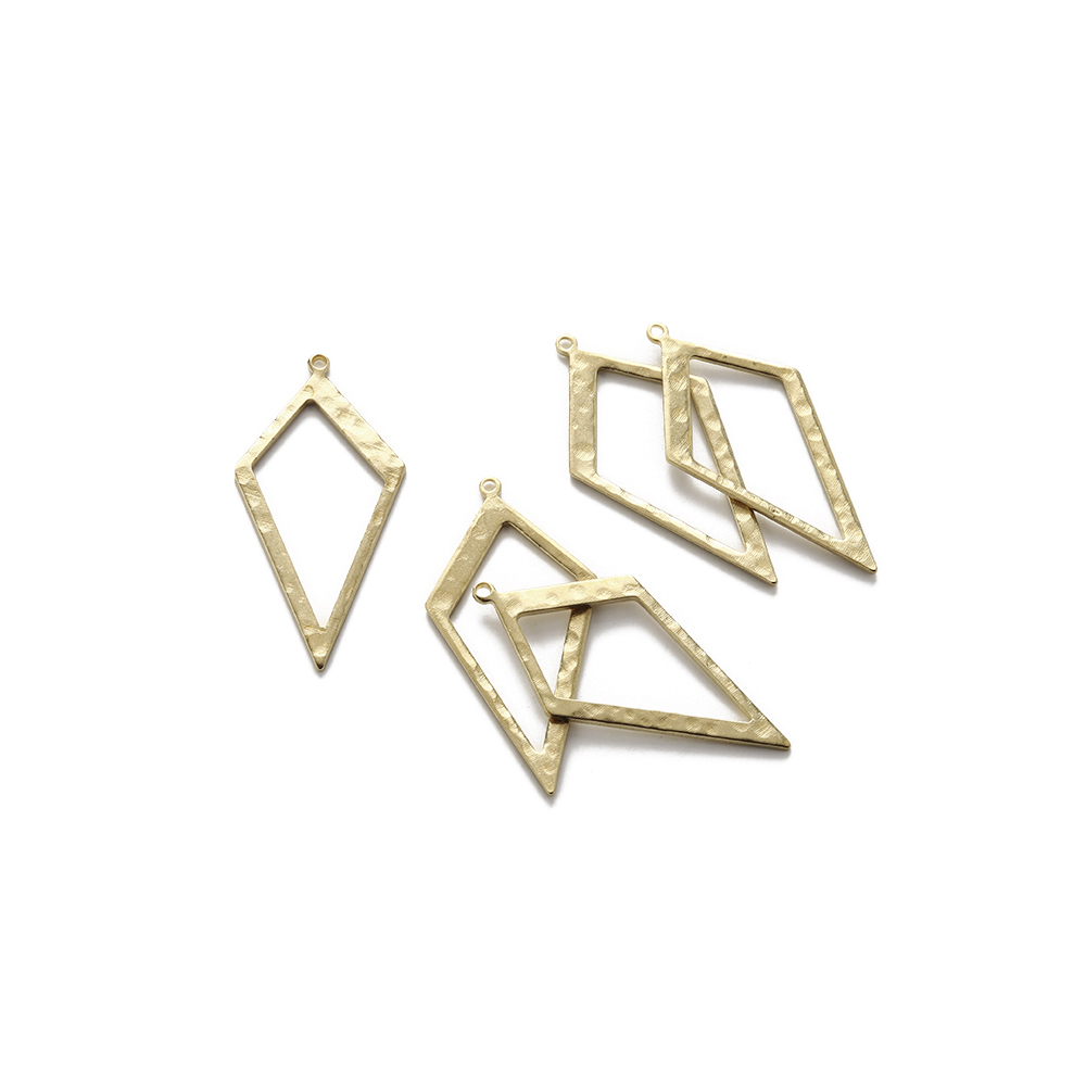 Raw Brass Hammered Rhombus Cha - Diamond Stud Earrings 리뷰 및 가격