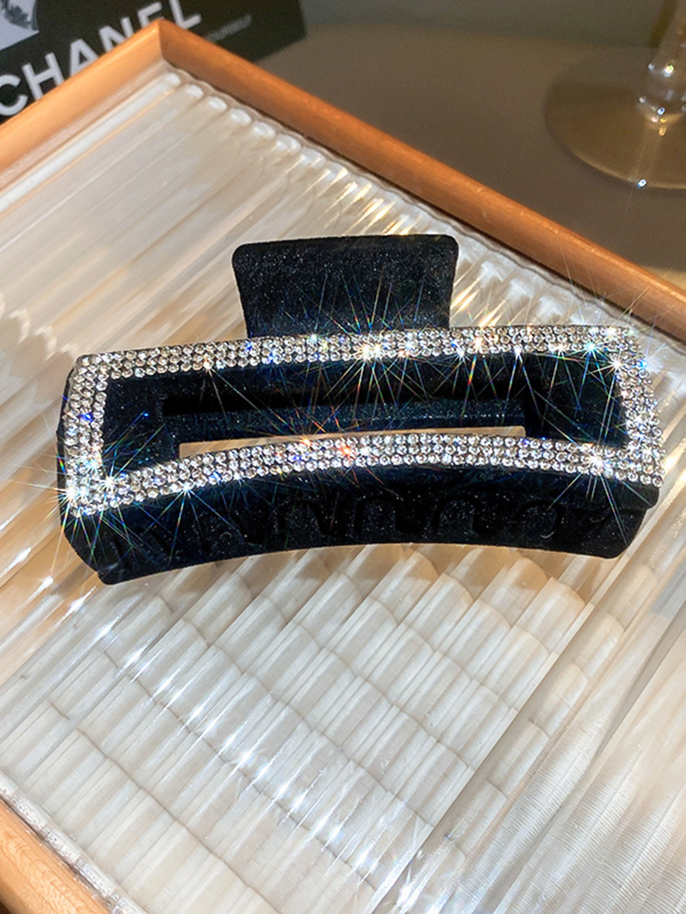 Flocking Rhinestone Blacke Hai - Shop Jewelry & Watches Near Me 리뷰 및 가격